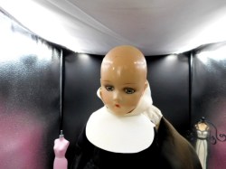ma nun head bald